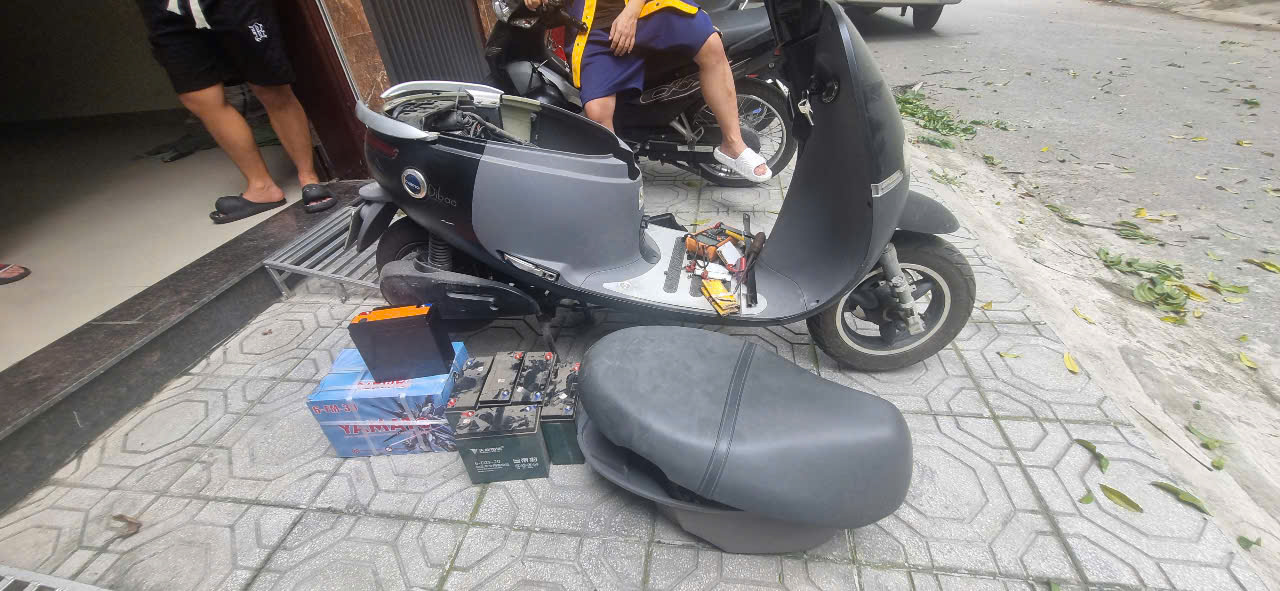 Thay ắc quy xe đạp điện